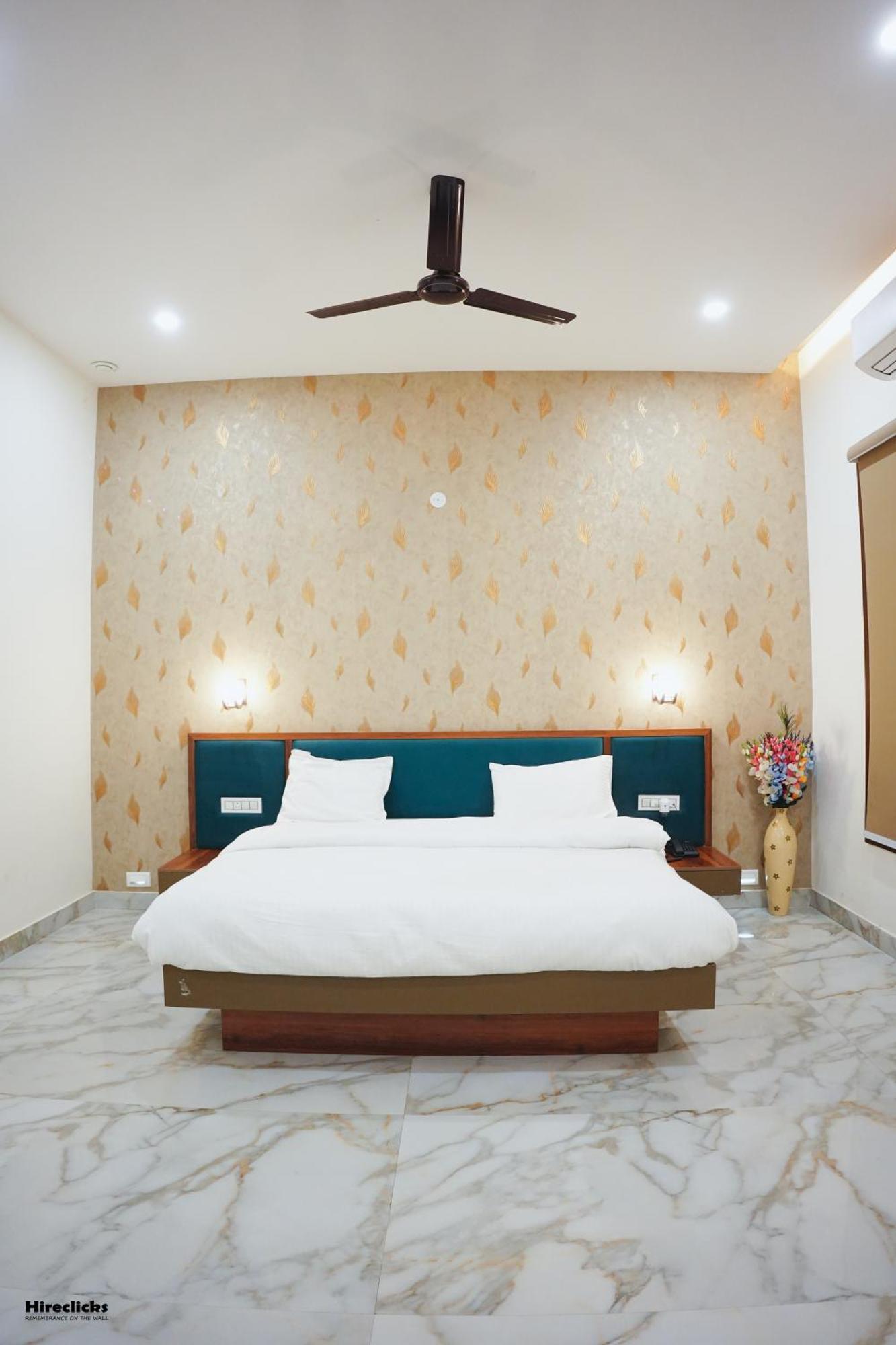 The Krati Resort And Convention Centre Bareli Exterior foto